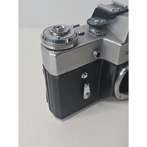 Soviet Zenit B 35mm SLR Film Camera Body M42 Screw Mount Vintage V29 - Picture 7 of 15